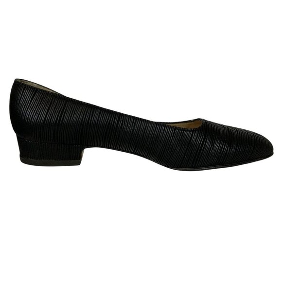 Salvatore Ferragamo Womens 6.5 B Black Textured Leather Low Heel Pumps Italy - Picture 7 of 10